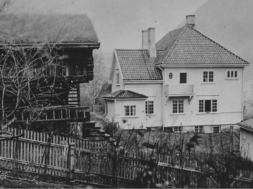 Stabbur og moderne bolig i Villaveien i 1916