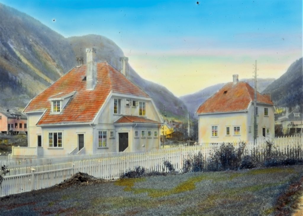 En rekke bilder ble tatt på Rjukan, ikke bare for å vise industrireisingen, men også fremveksten av et nytt og moderne bysamfunn. Foto: A.B. Wilse/NB.