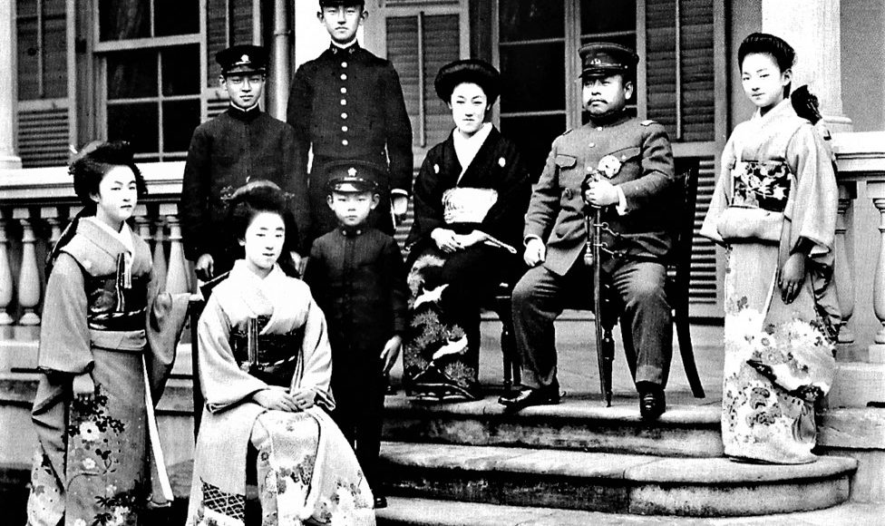 Keiserens bror, prins Kuni av Japan, med sin familie. (Foto: Ukjent/Public domain).