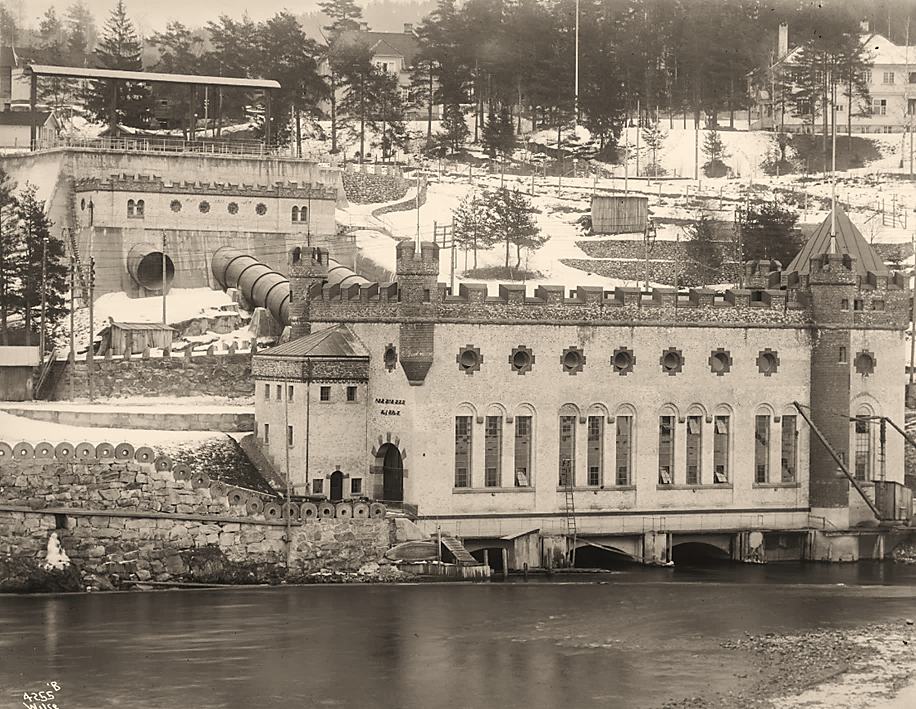 Tinfos II, også kalt Borgen, mens det ennå var under bygging. Kraftverket kunne settes i drift i 1912. (Foto: Tinfos/NIA).