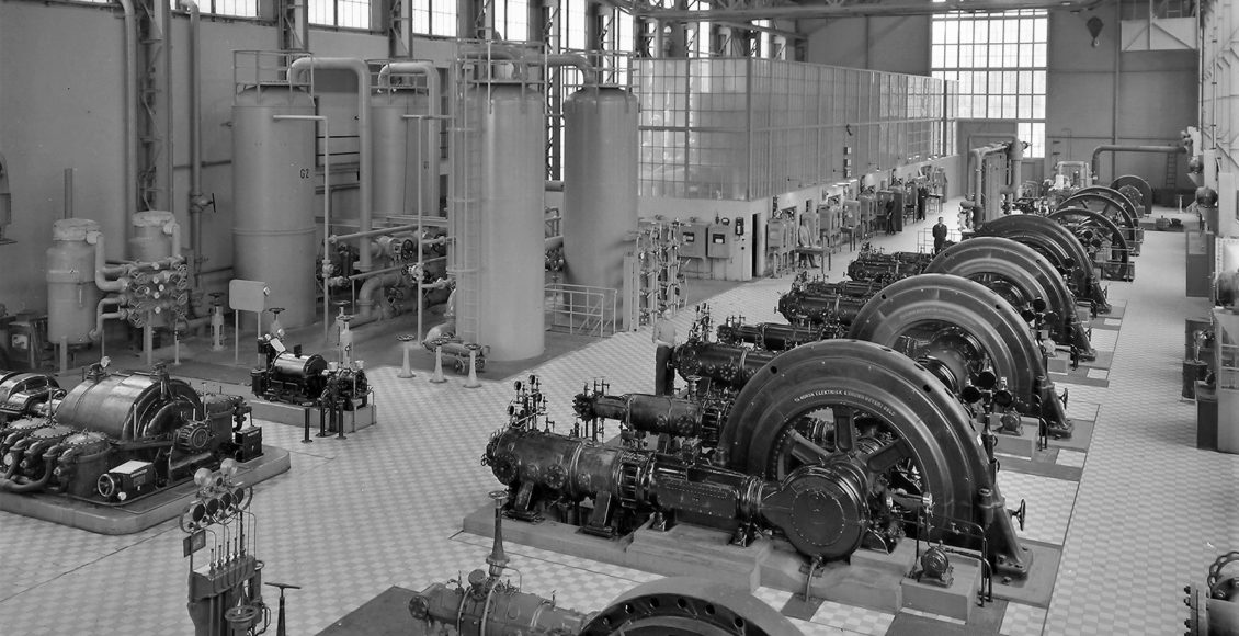 «Nyanleggene» hadde gigantiske dimensjoner, som flere av de tidligere byggene i industriparken. Her fra Nitrogenanlegget med kompressorer. (Foto: Hydro/NIA).