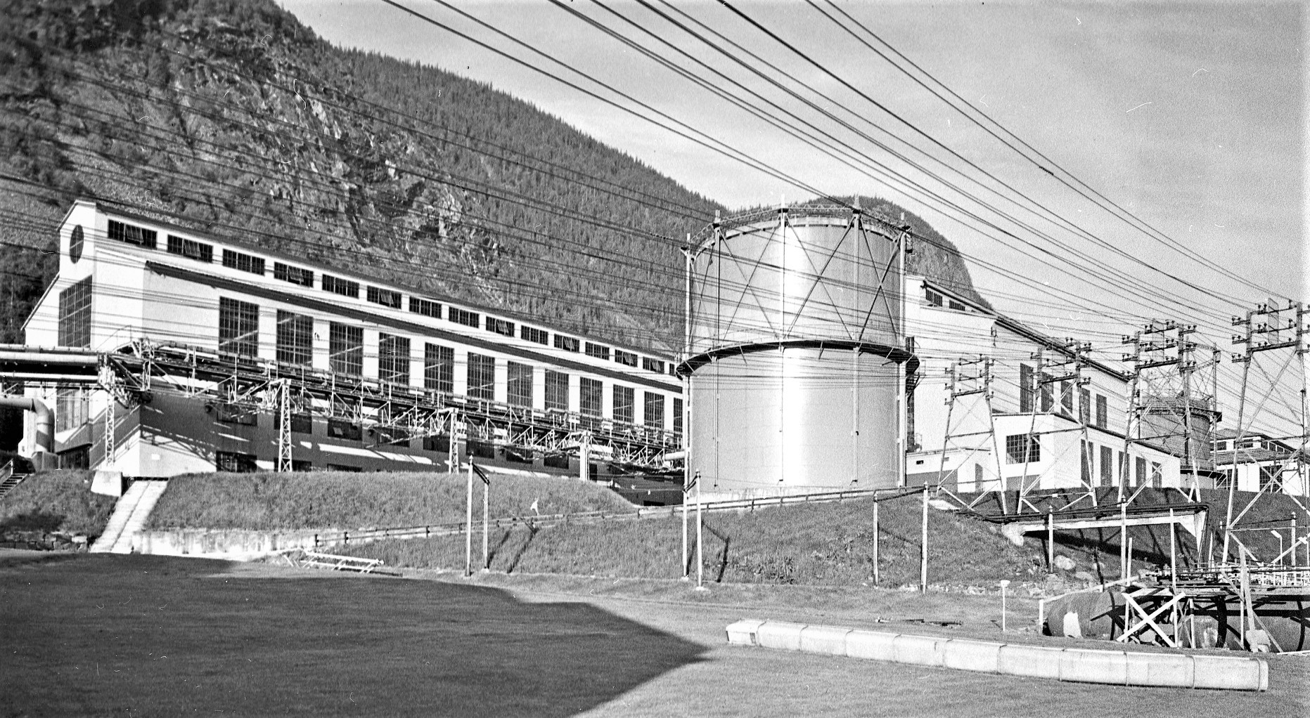Rjukans befolkning var vitne til en stor utvidelse og nødvendig fornyelse av industrianleggene mot slutten av 1920-tallet. (Foto: Hydro/NIA).