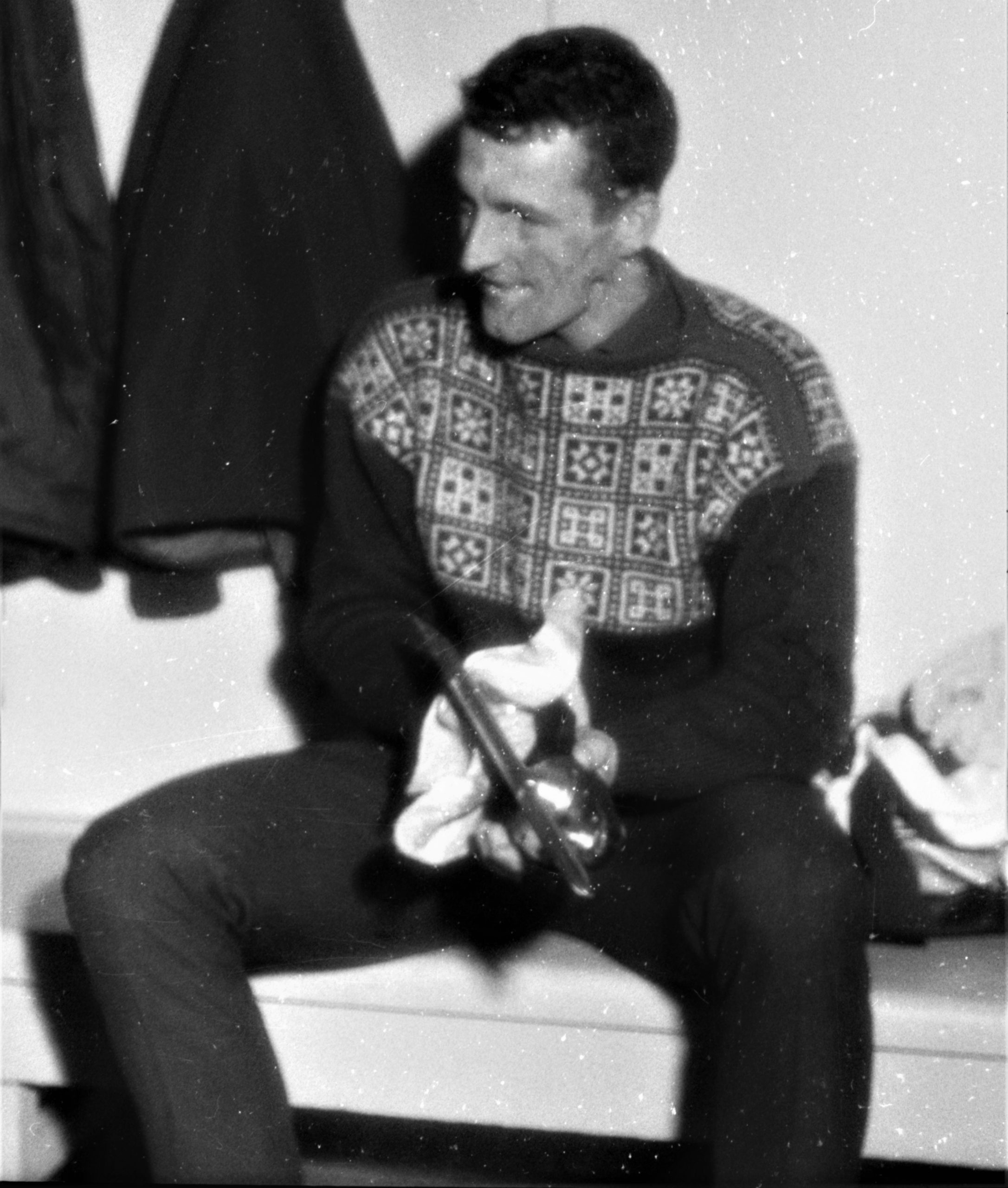Fred Anton Maier i garderoben på «Sport» på Notodden. I sin karriere satte han flere verdensrekorder. På Notodden er det utvilsomt rekorden fra 1965 som vil bli husket best.
