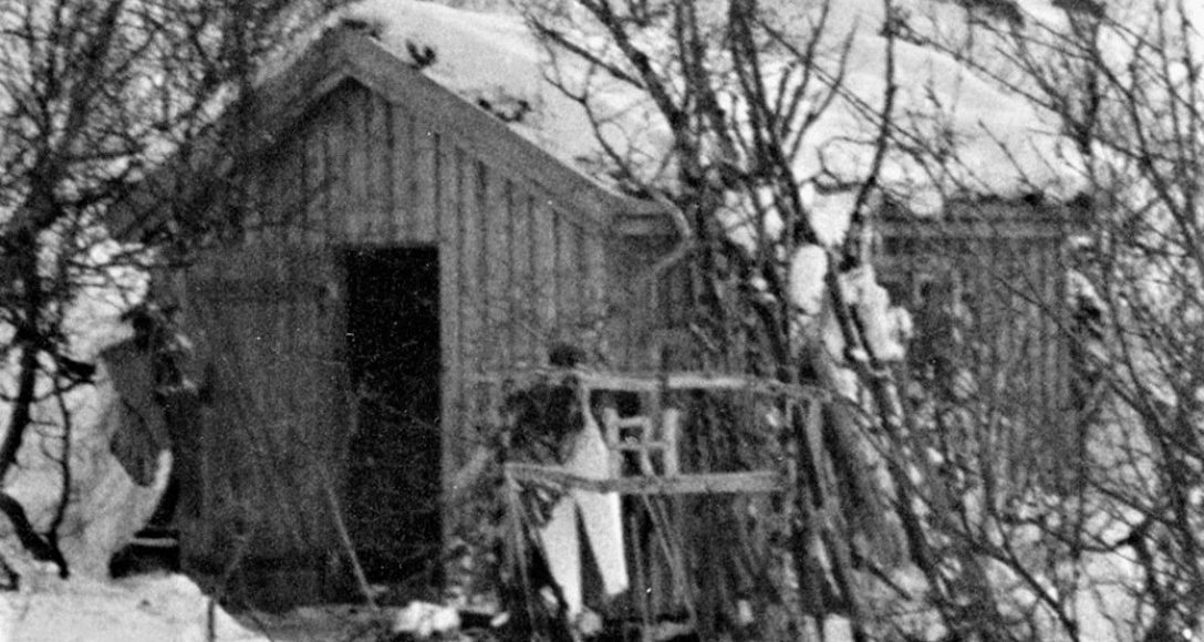 Hytta i Skindalen, som lenge tjente som Tronstads hovedkvarter. (Foto: Per Longum-samlingen/NIA).