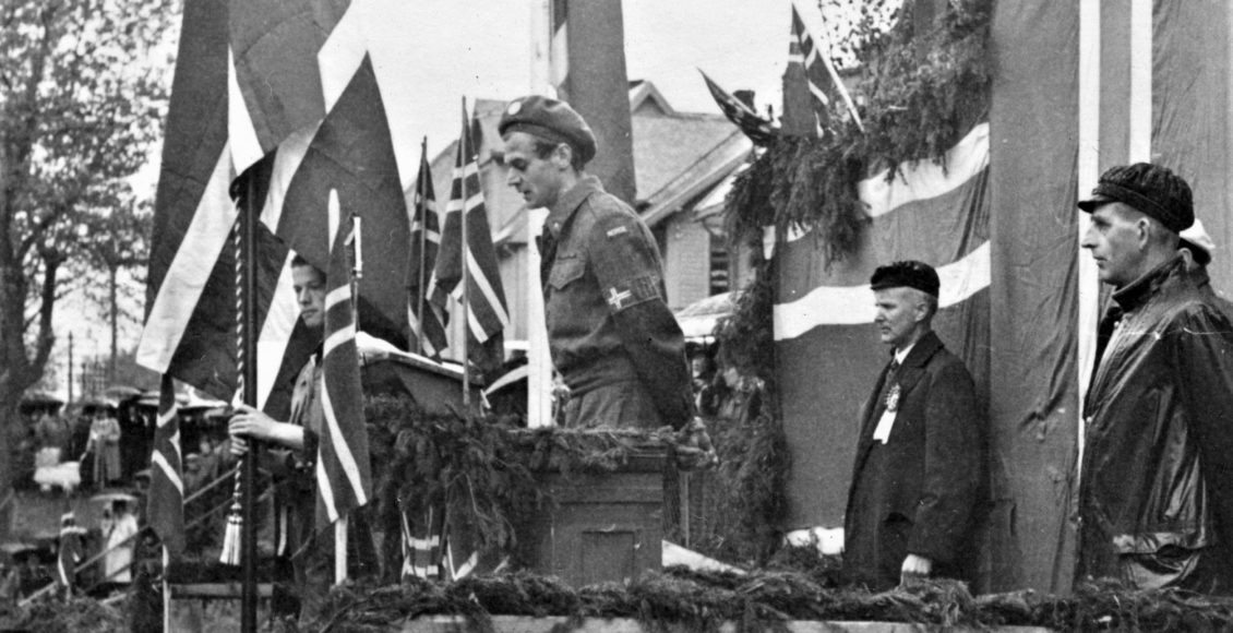 Freden og friheten er vunnet! Claus Helberg taler på Rjukan 17. mai 1945. (P. Longum-samlingen/NIA).