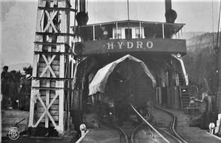 Ferja DF Hydro som ble senket på Tinnsjøen søndag 20. februar 1944, tungt lastet med kalilut (lavkonsentrert tungtvann). (Foto: NIA).