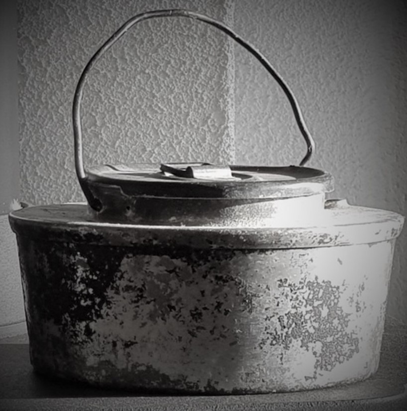 Faren min var ikke materialist, men en av tingene jeg arvet etter han, var en ganske sliten kaffekjele i aluminium, kun beregnet for turbruk. (Foto. Privat).