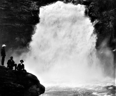 Norge har flere og større fossefall enn de aller fleste land. Det åpnet muligheter for å bygge ut energiintensiv industri tidlig i forrige århundre. Bildet er fra Bjørnefoss i Husvollåe i Tinn. (Foto: O.O: Bakke/NIA)