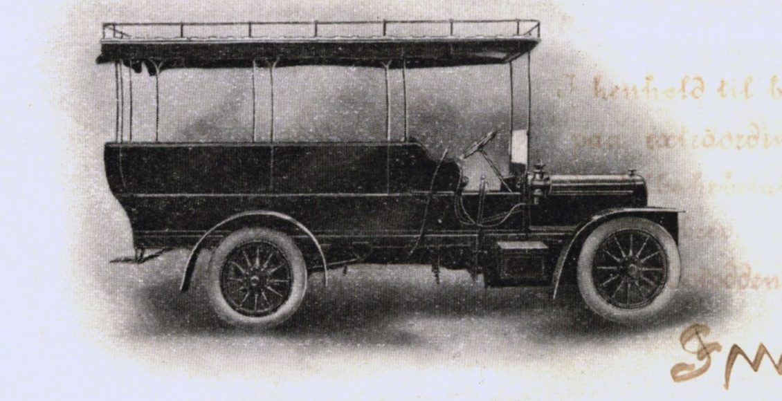 Bussen som Øst-Telemarkens Automobilselskab anskaffet i 1908 og satte i drift mellom Sauland og Notodden.