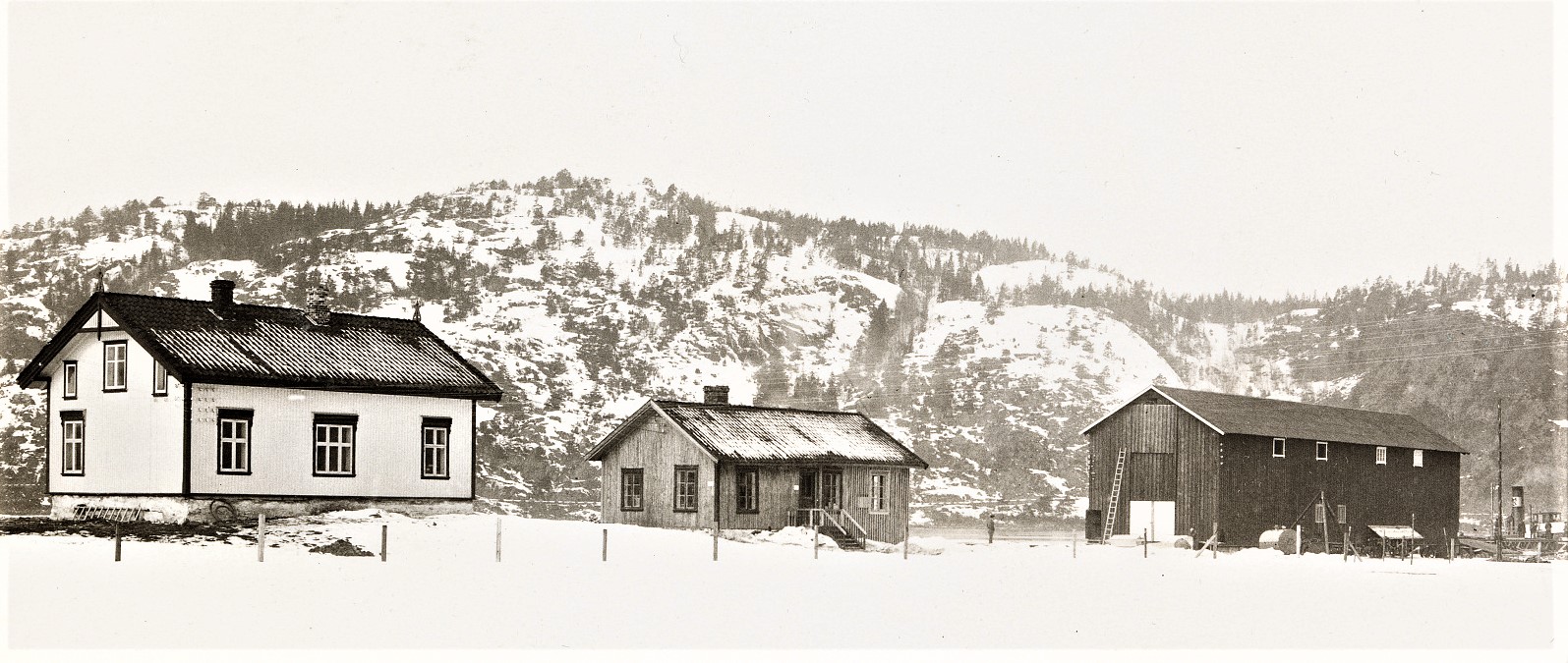 Første kontor: Nordre Tangen gård huset det første anleggskontoret på Herøya. (Foto: Hydro/NIA).