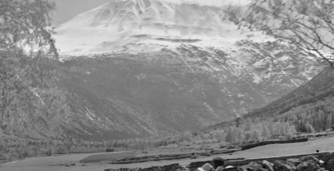 Gaustatoppen, sett fra Bjørtuft, et mektig skue både den gang og i dag. Jules Verne la inn en tur fra Dale ved dalbunnen til toppen av fjellet og tilbake til Dale – alt på én dag! (Foto: NIA).