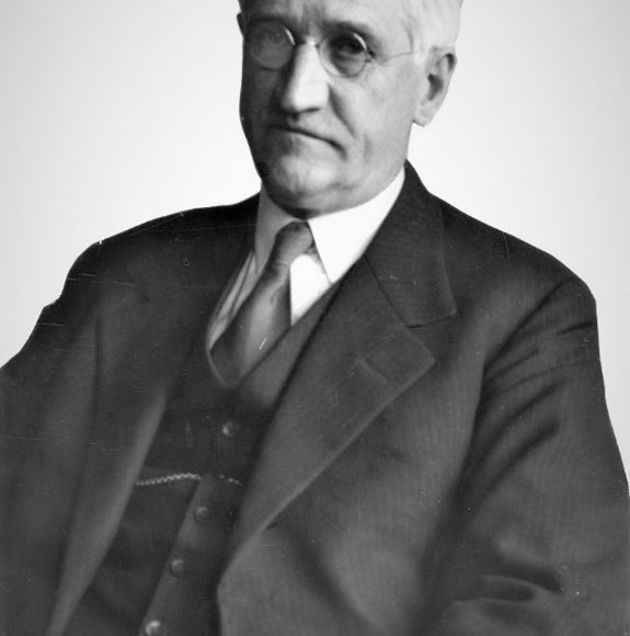 Professor Birger Fjeld Halvorsen (1877-1942) lyktes ikke med å videreutvikle Birkeland-Eyde-prosessen. Forsøkene med å utvikle alternative drivstoffer gikk heller ikke bra. Fotoeier: Oslo Bymuseum).