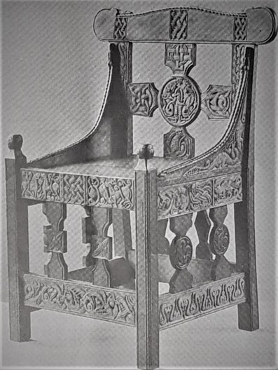 Denne stolen, som John Borgarsen laget i middelalder-stil, står nå på Victoria & Albert Museum i London.